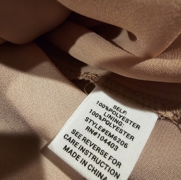 NWT MINE Short sleeve Dusty Rose Color Top With beautiful detail Size Large NWT - Picture 7 of 7